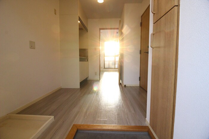 物件内観写真13　(玄関)