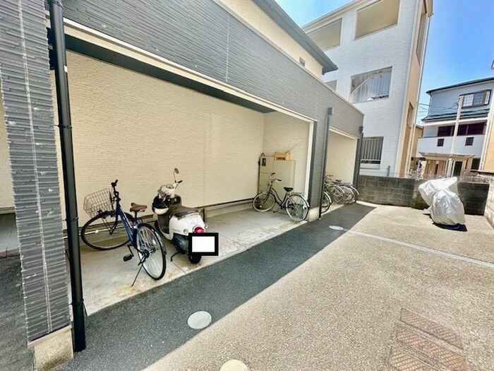 物件外観写真4　(駐輪場)