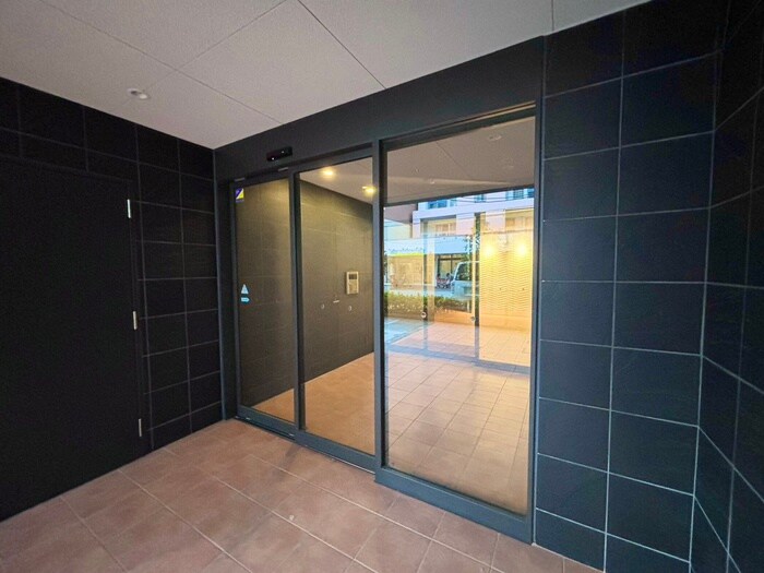 物件外観写真5　(エントランス部分)