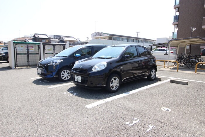 物件外観写真5　(駐車場)