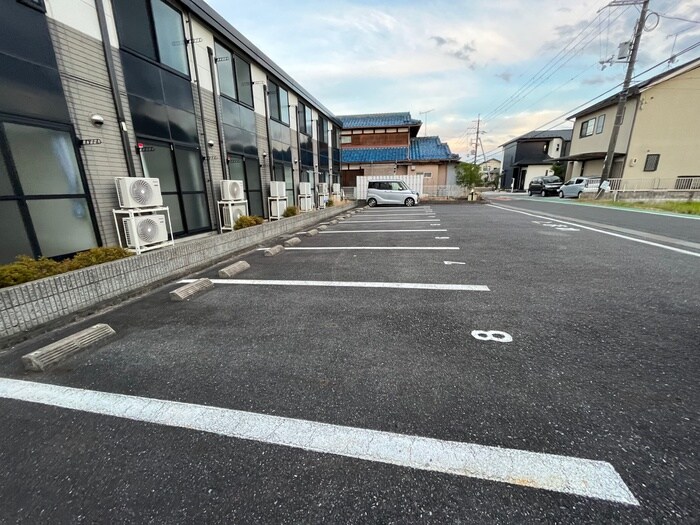 物件外観写真2　(駐車場)
