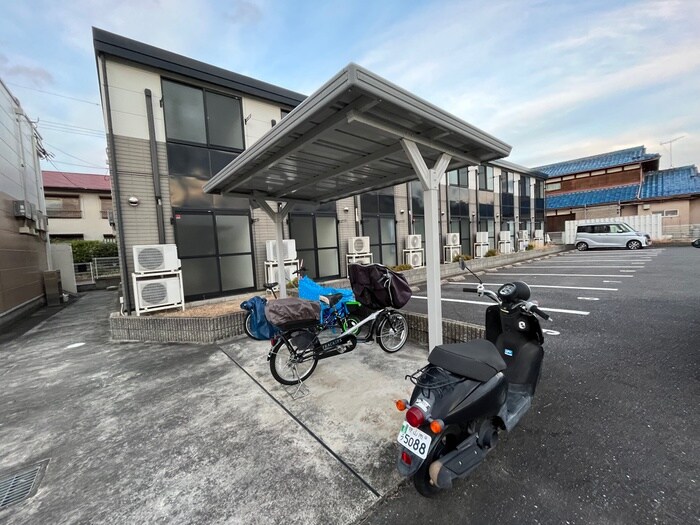 物件外観写真3　(駐輪場)