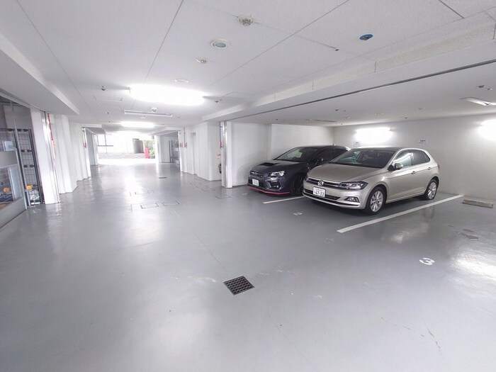 物件外観写真5　(駐車場)