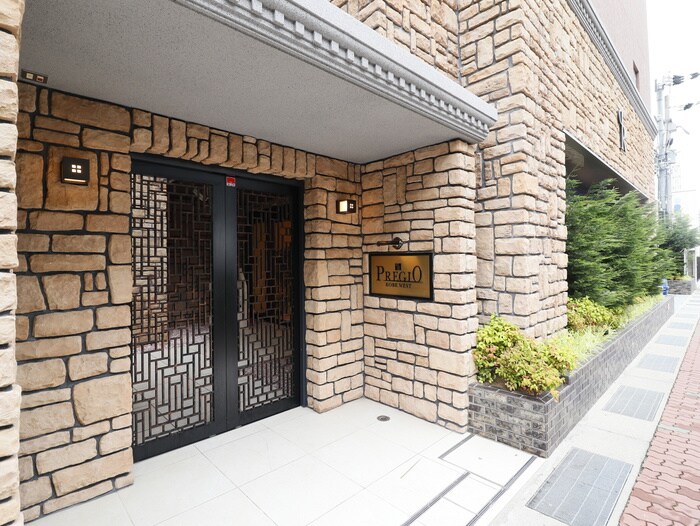 物件外観写真3　(エントランス部分)