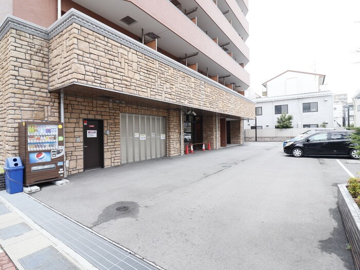 物件外観写真4　(駐車場)