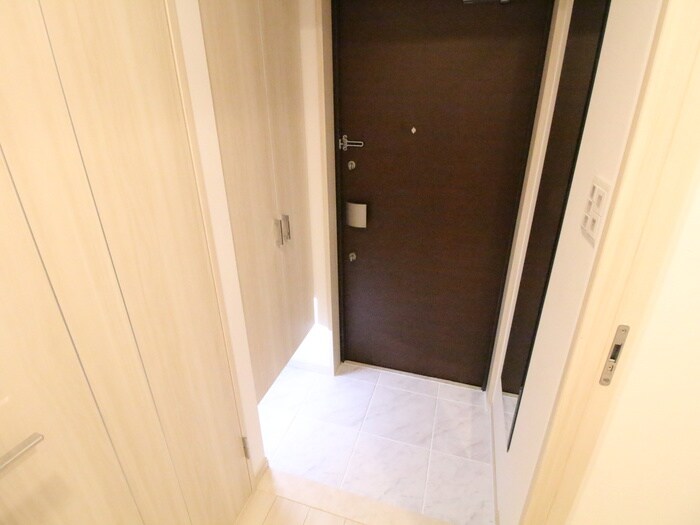 物件内観写真16　(玄関)