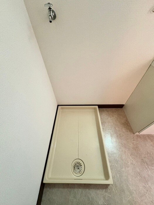 物件内観写真9　(洗濯機置場)