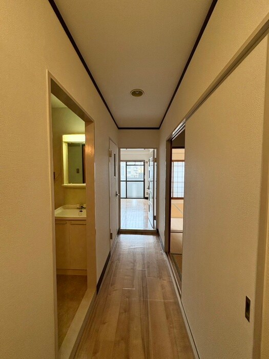 物件内観写真16　(廊下)