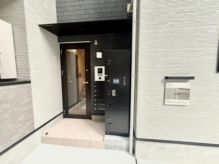 物件外観写真3　(エントランス部分)