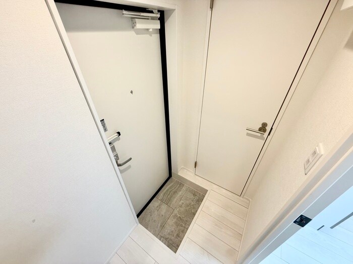 物件内観写真18　(玄関)