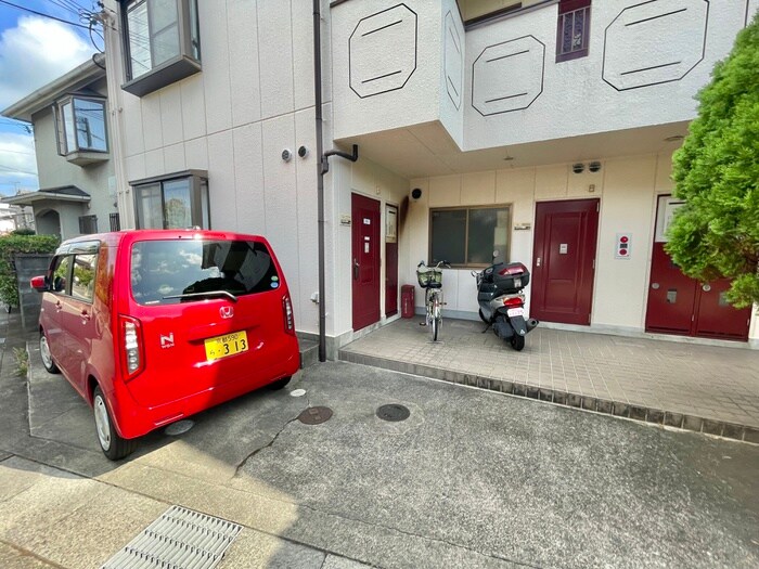 物件外観写真3　(駐車場)