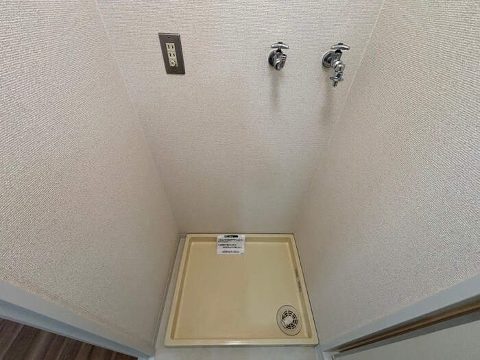 物件内観写真14　(洗濯機置場)