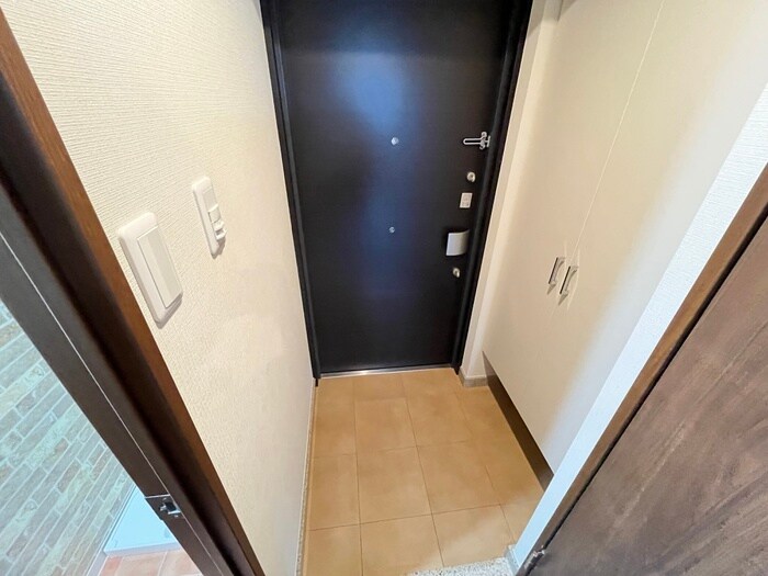 物件内観写真16　(玄関)