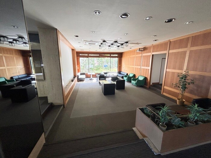 物件外観写真4　(エントランス部分)