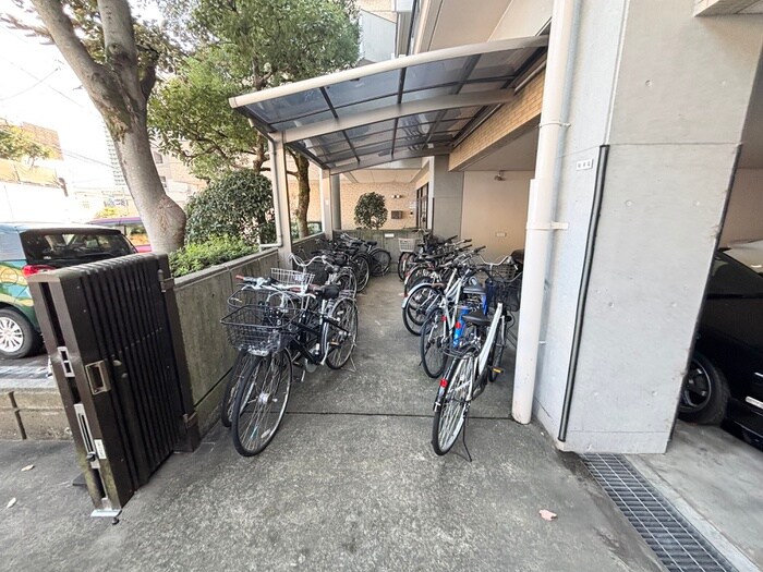 物件外観写真6　(駐輪場)