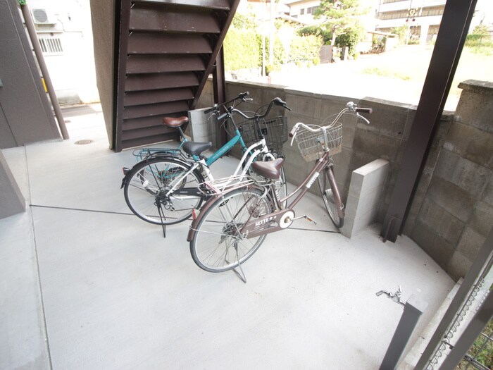 物件外観写真3　(駐輪場)
