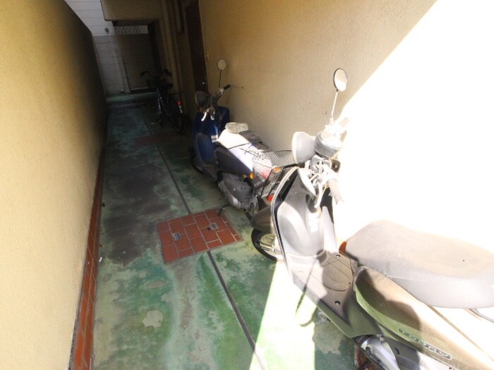 物件外観写真6　(エントランス部分)