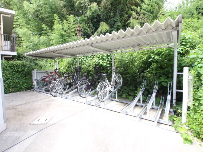 物件外観写真5　(駐輪場)