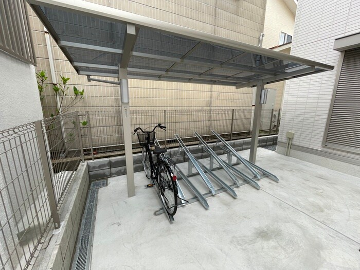 物件外観写真3　(駐輪場)