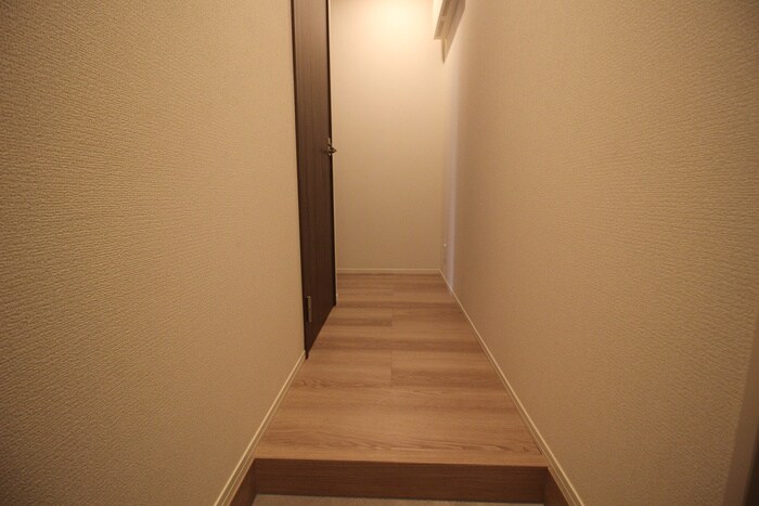 物件内観写真13　(玄関)