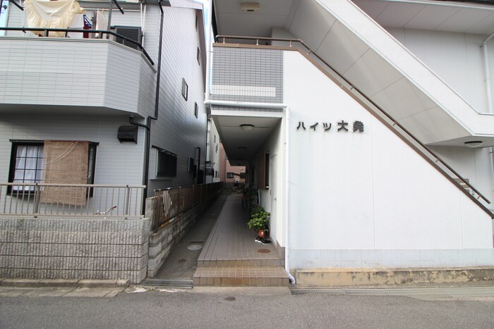 物件外観写真3　(エントランス部分)