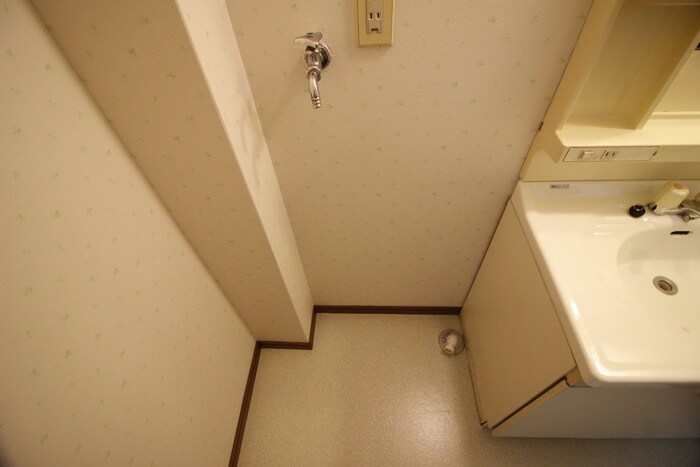 物件内観写真11　(洗濯機置場)