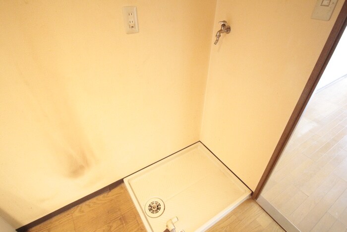 物件内観写真13　(洗濯機置場)