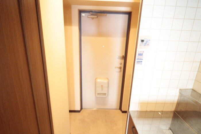 物件内観写真15　(玄関)