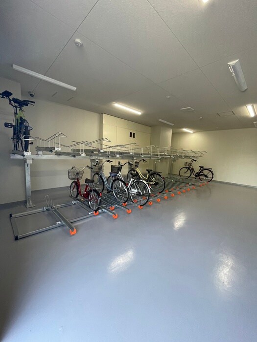 物件外観写真4　(駐輪場)