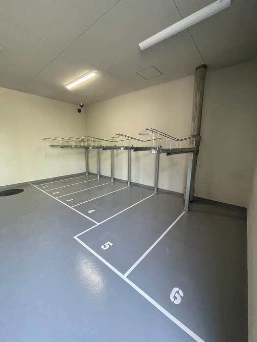 物件外観写真6　(バイク置き場)