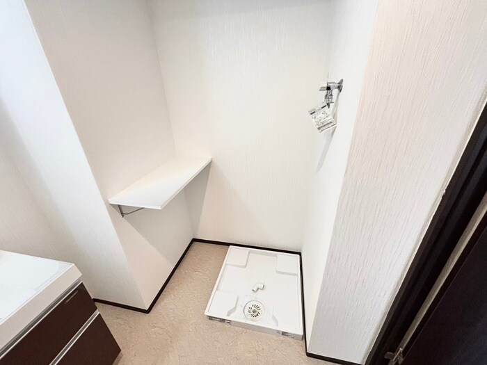 物件内観写真10　(洗濯機置場)