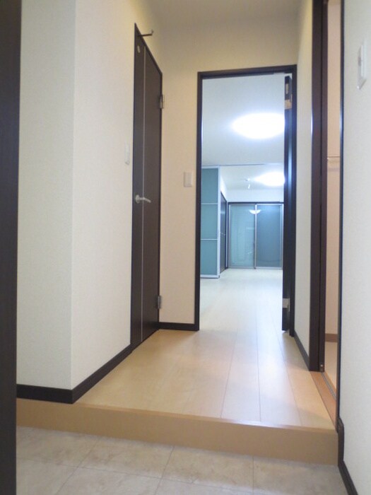 物件内観写真12　(玄関)