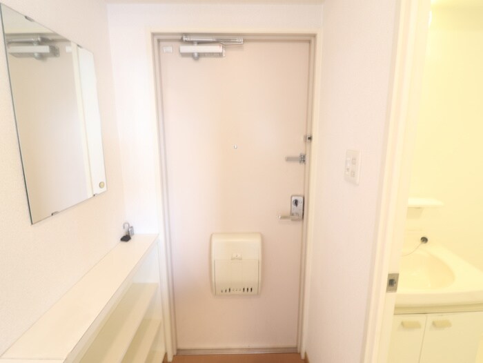 物件内観写真13　(玄関)