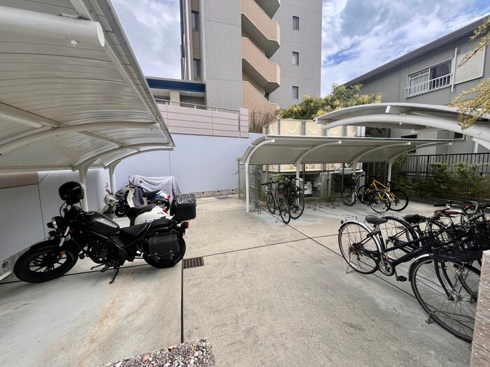 物件外観写真4　(駐輪場)