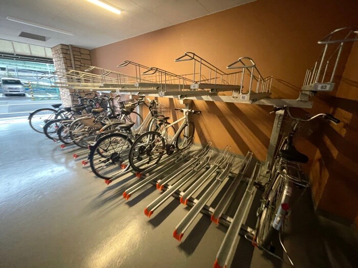 物件外観写真4　(駐輪場)