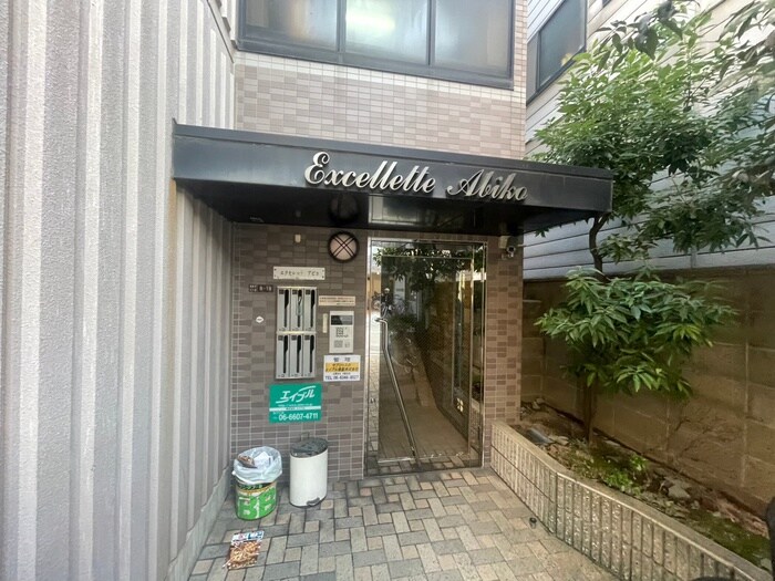 物件外観写真2　(エントランス部分)