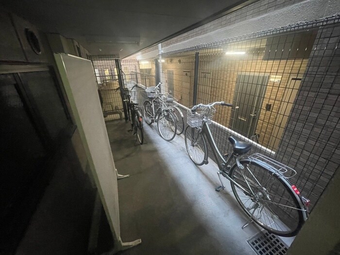 物件外観写真3　(駐輪場)