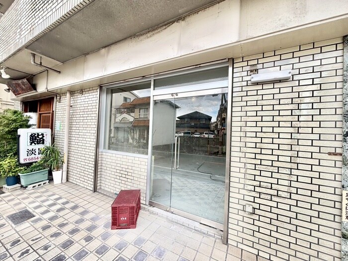 物件内観写真10　(玄関)