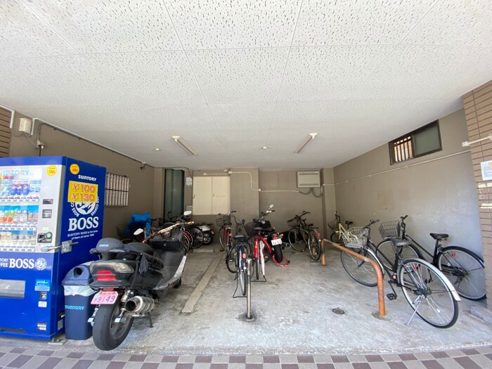 物件外観写真3　(駐輪場)