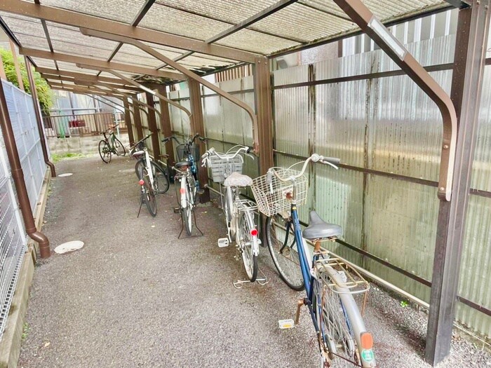 物件外観写真5　(駐輪場)