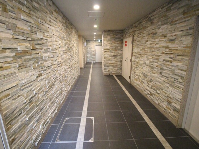 物件外観写真5　(エントランス部分)