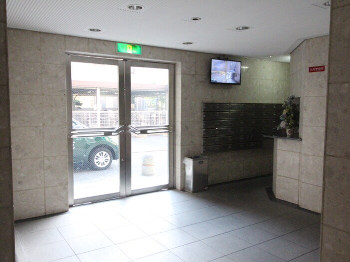 物件外観写真3　(エントランス部分)