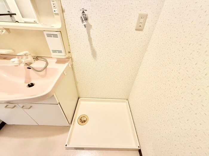 物件内観写真10　(洗濯機置場)