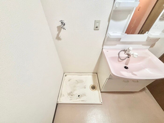 物件内観写真11　(洗濯機置場)