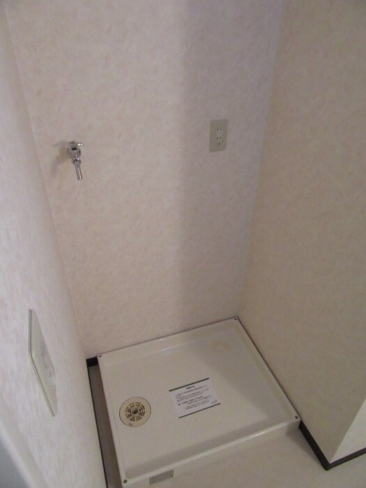 物件内観写真12　(洗濯機置場)