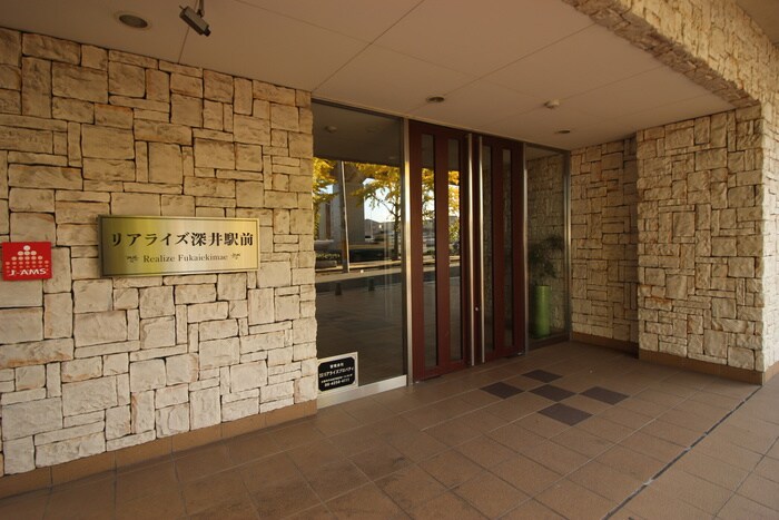 物件外観写真3　(エントランス部分)