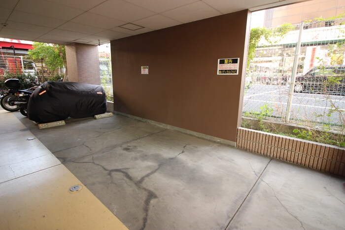 物件外観写真4　(駐車場)