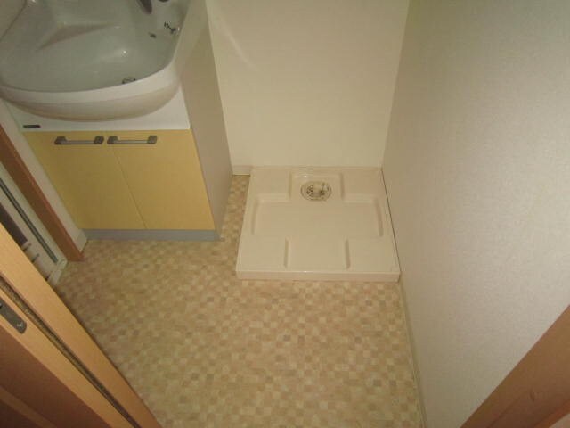 物件内観写真13　(洗濯機置場)