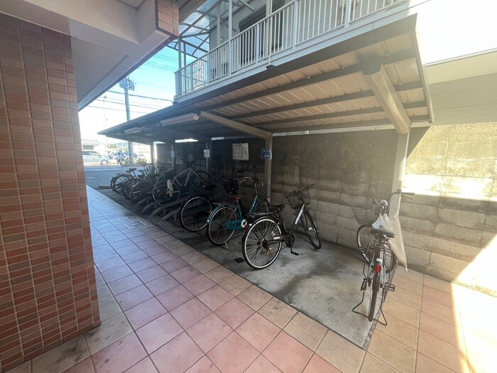 物件外観写真2　(駐輪場)