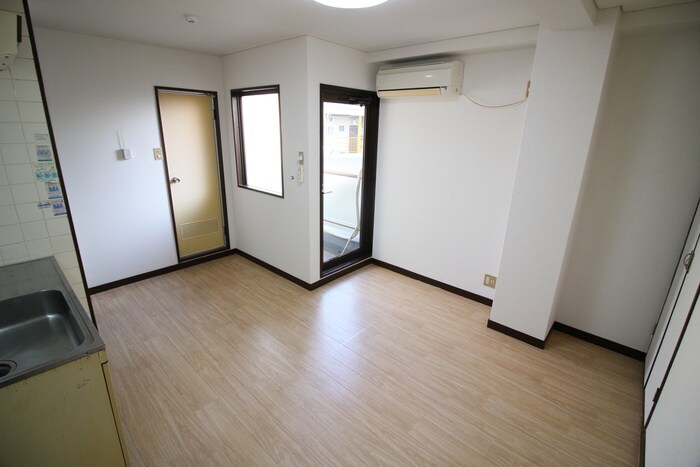 物件内観写真8　(居室)